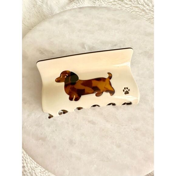 Tortoiseshell dachshund cream color hair cloth ￼